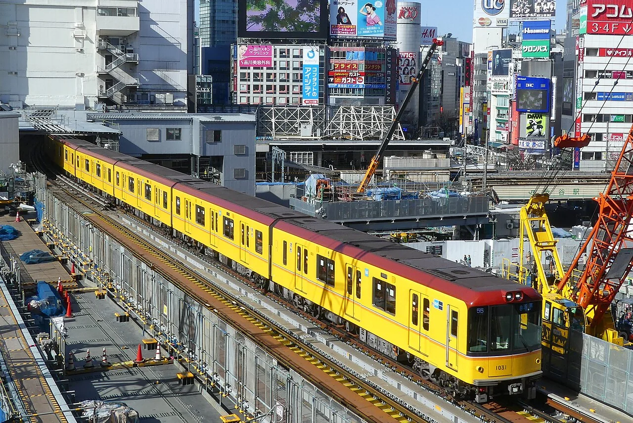 柠檬黄色车身、复古圆灯的东京地铁1000系