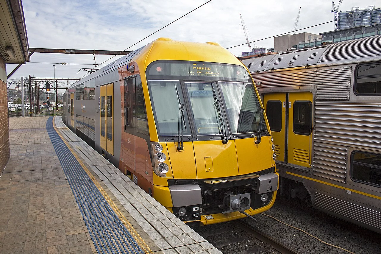黄色车头的悉尼 Waratah A set 双层电车